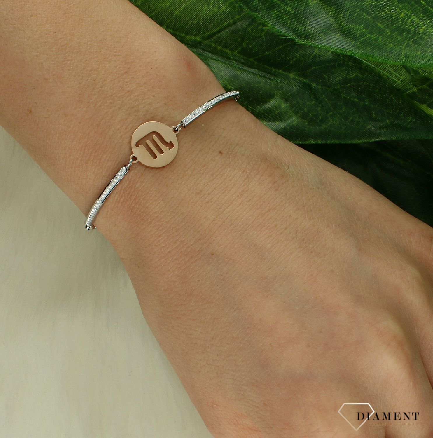 Bransoletka damska znak zodiaku Skorpion Nomination Italy Milleluci rosegold 028014 008 z kolekcji Zodiaco. Wykonana ze stali szlachetnej, zdobiona mieniącymi się, błyszczącymi cyrkoniami pave oraz zawieszką ze znakiem zodiaku SKORPION.jpg